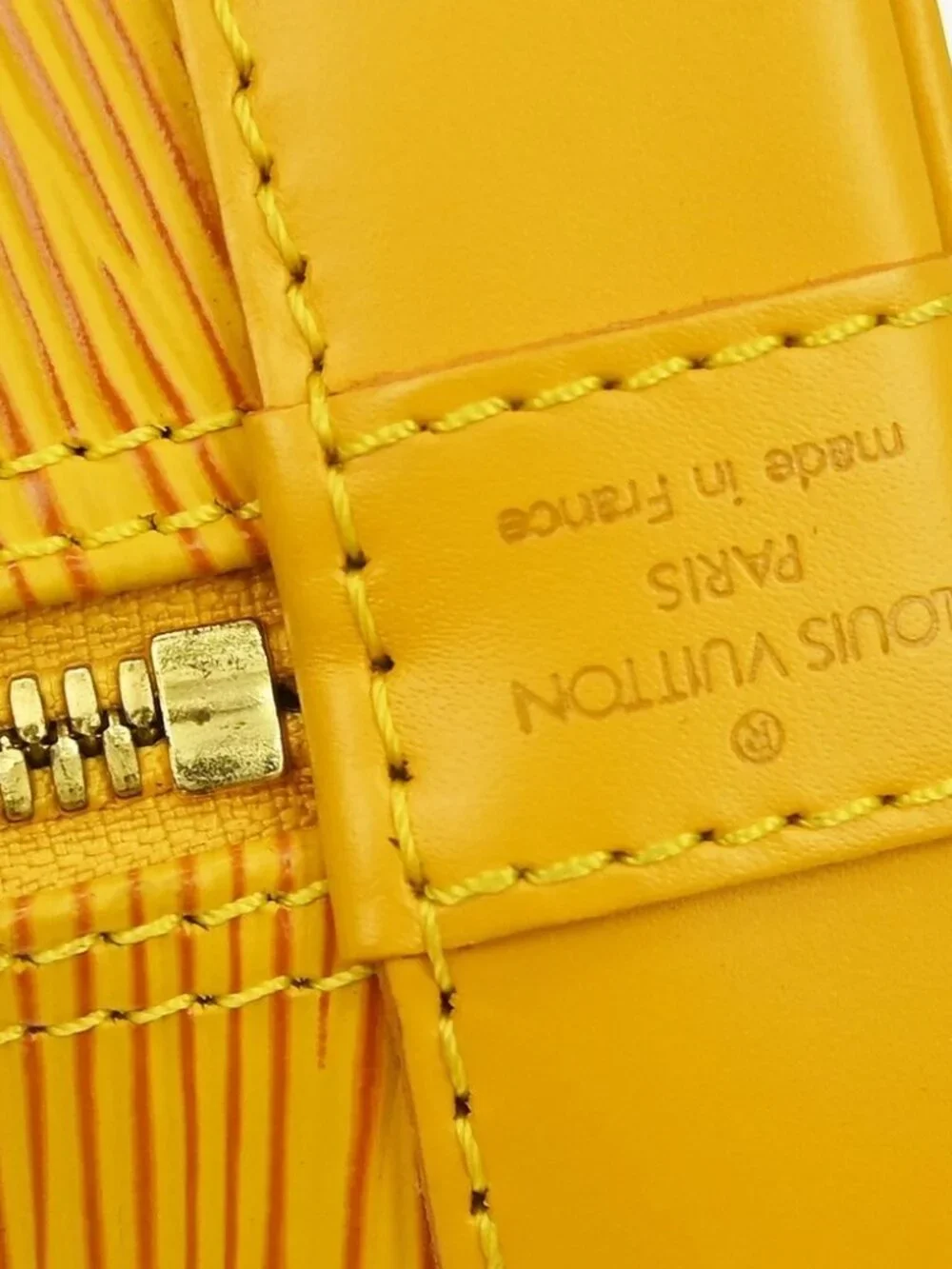 Louis Vuitton outside 	ab